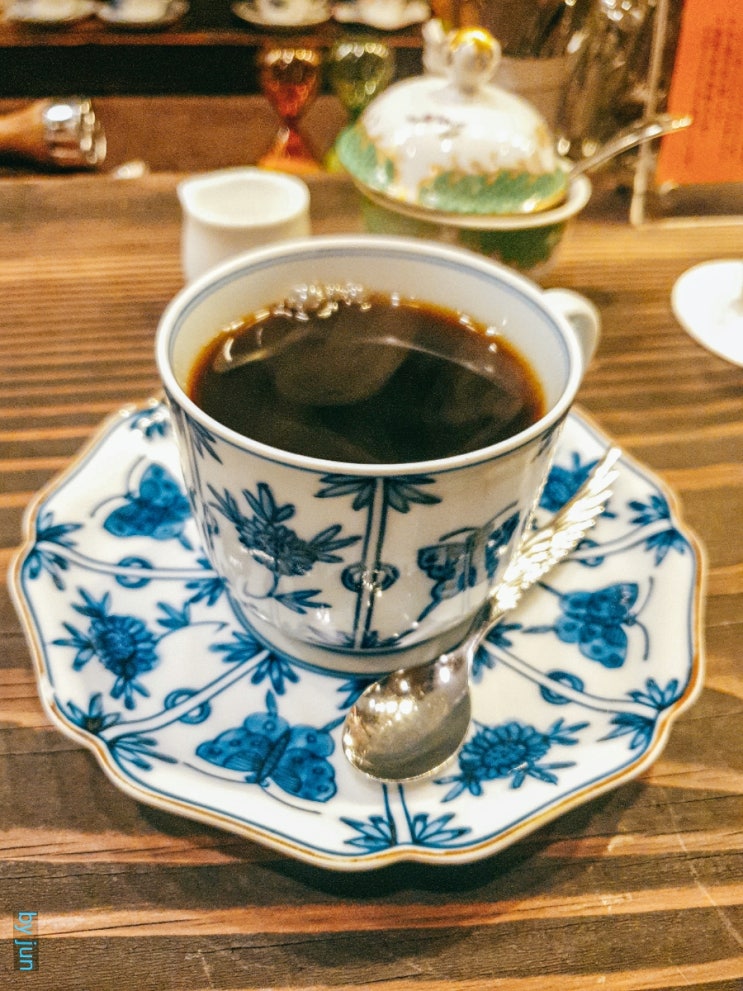  시부야역 차테이 하토우 - 커피에 진심인 마스터와 킷사텐의 품격