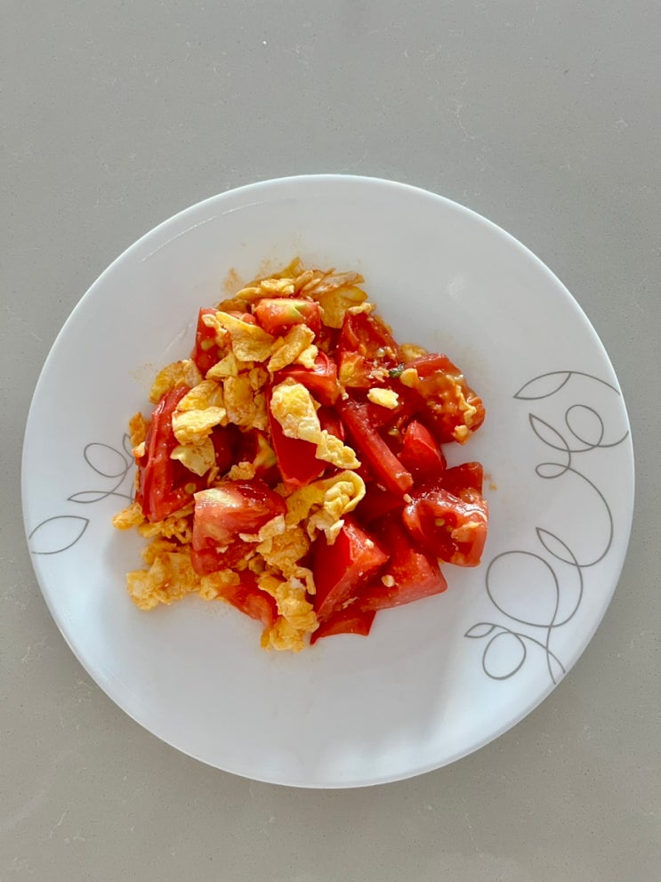 아침에 먹기에 속도 편하고, 먹기 편하고, 요리 과정도 편한 토마토 달걀 볶음 만들어 봤어요~!^^