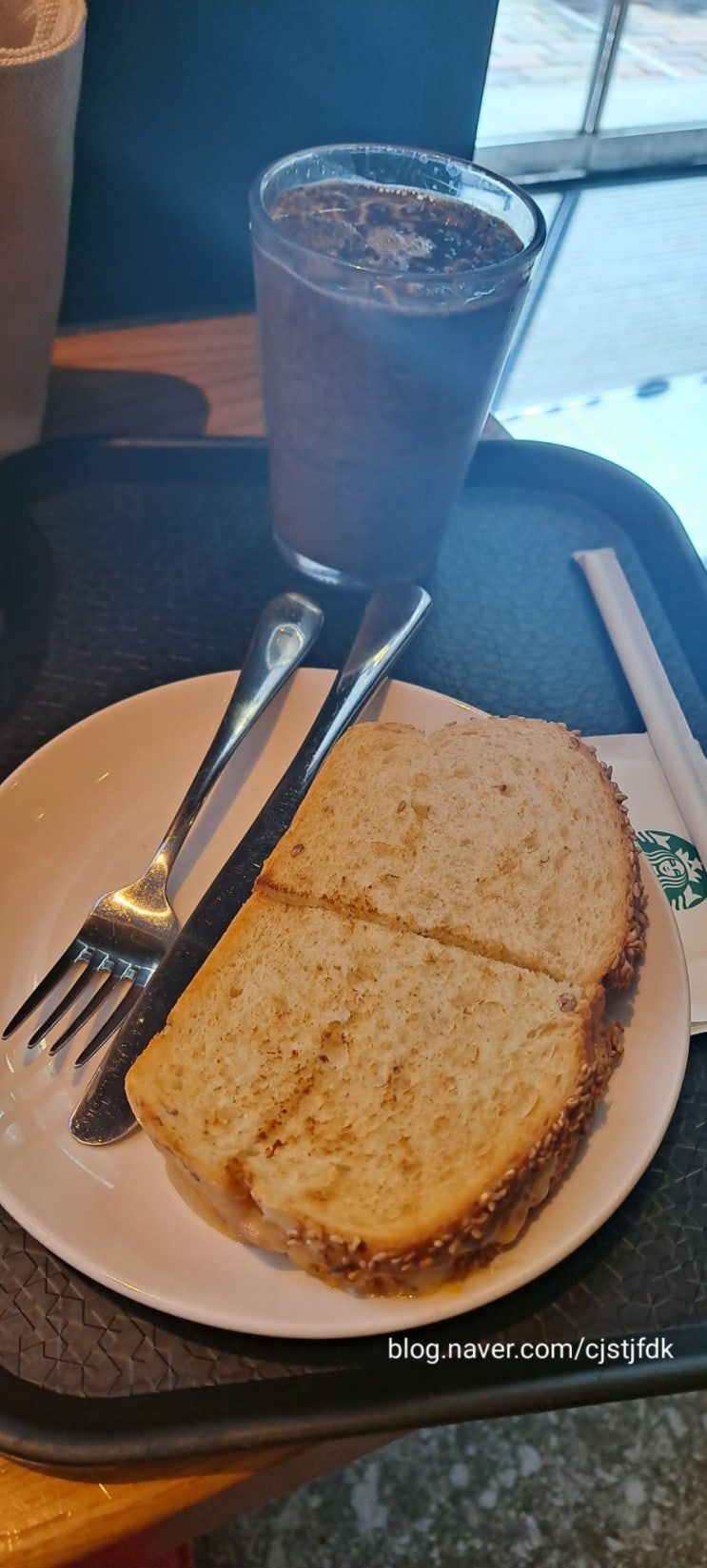  스타벅스 멜팅 치즈 베이컨 샌드위치