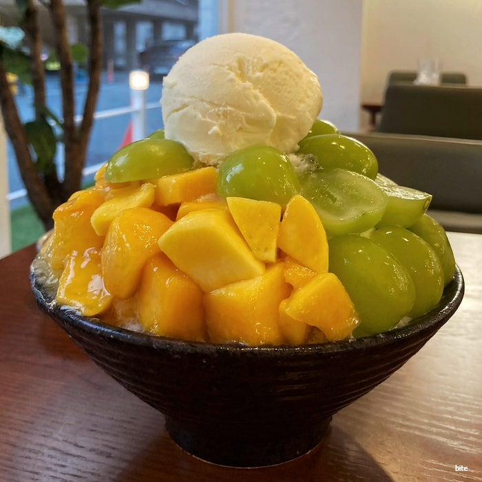 인천 동암역 카페 '빨콩' 수제 베이커리와 샤인머스캣 망고 빙수가 있는 대형 카페
