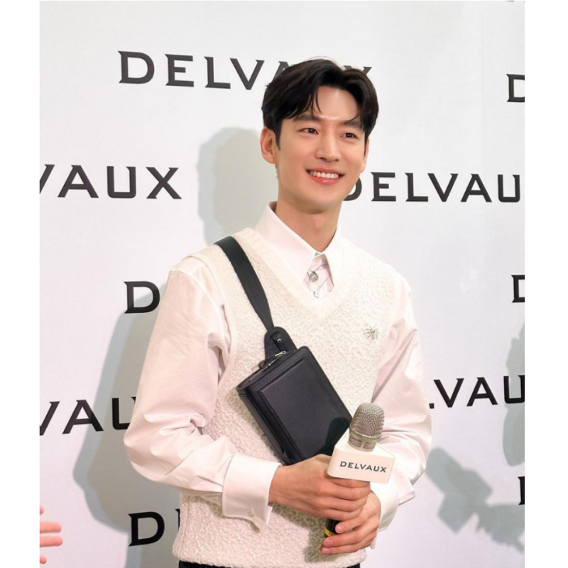 이제훈 DELVAUX 델보 가방 핀 시티 남자 명품 힙색 슬링백 크로스백 추천