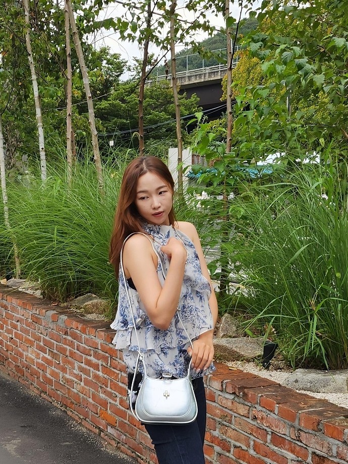  크로스백 추천 실버백 코디 디자이너브랜드 엘레강스파리 20대, 30대 여자 초미니가방