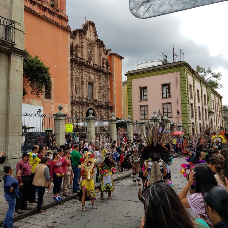 2019/10 멕시코 출장 짬짬이 여행 (5) 아름다운 도시 과나후아토(Guanajuato) 두번째! 이달고 시장 행렬, 과나후아토 대학