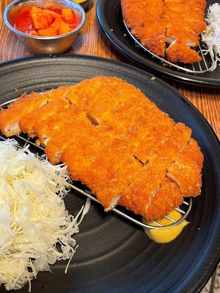  양재역 한양 돈까스, 겉바속촉 등심에 찐한 카레까지 완벽한 골목 맛집