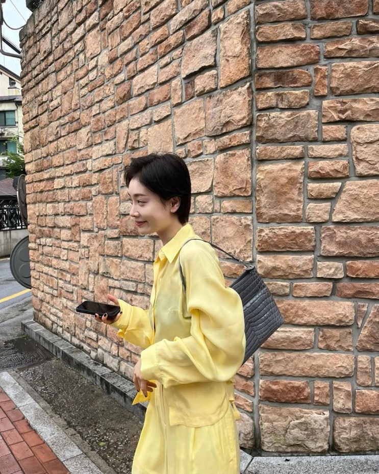  30대 여성 데일리백으로 악어 가죽이 인상적인 여자 명품 브랜드 핸드백 가방 추천 w. 김히어라