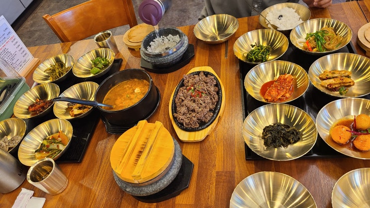  경기도 안산에서 밑반찬 무한리필 한정식 맛집인 [유담들밥] 입니다.