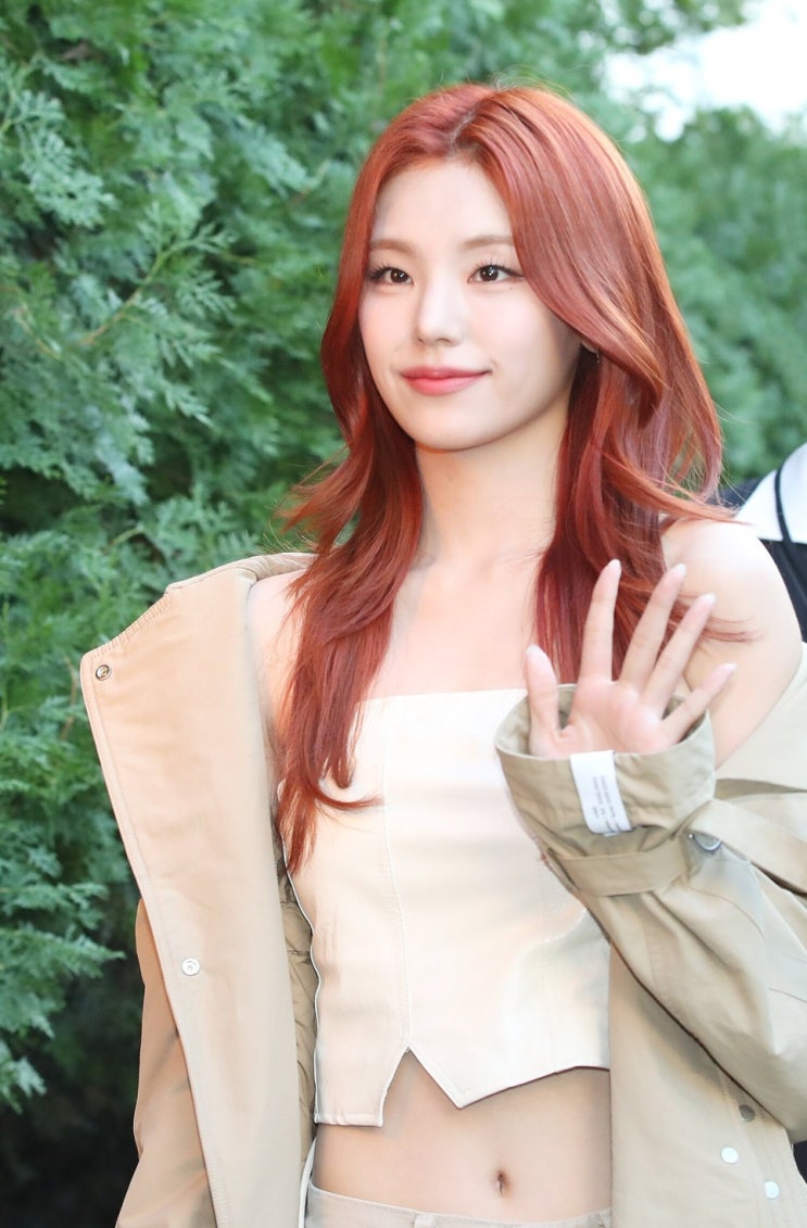있지 유나·리아, 배꼽 사수하는 완벽한 미모...예지는 예쁜 고양이 있지 유나·리아, 배꼽 사수하는 완벽한 미모...예지는 예쁜 고양이