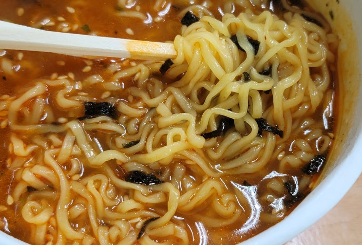  이제 언제, 어디서나 간편하게 라면왕김통깨를 즐기세요! 농심 라면왕김통깨사발