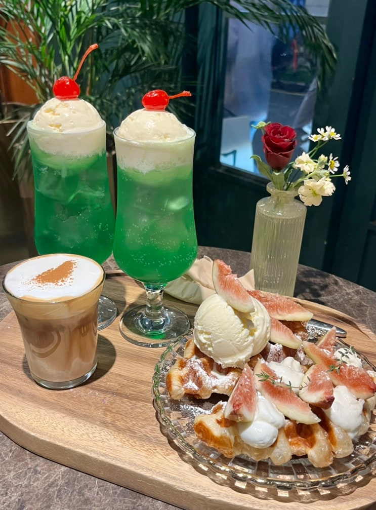  [강남] 까치화방 - 꽃, 음료, 디저트 모두 예쁜 강남 신논현 카페 멜론소다 무화과크로플 까치설화