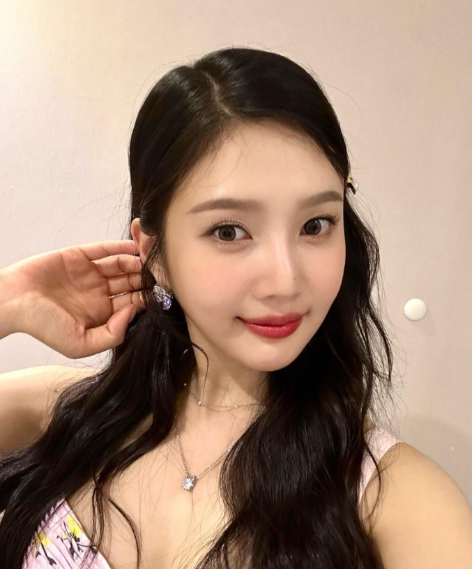  더운 요즘 입기 좋은 민소매 나시 타입의 꽃무늬 플리츠 원피스 코디 추천 w. 조이