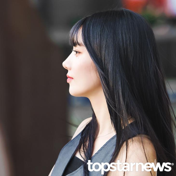 권은비, 출근길에도 귀여움 장착한 대왕토끼...출근룩.zip 권은비, 출근길에도 귀여움 장착한 대왕토끼...출근룩.zip