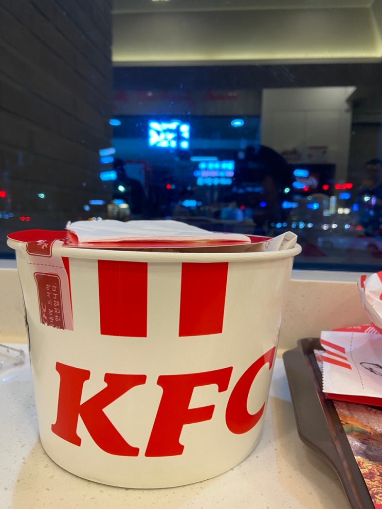  KFC 행사 HAPPY BUCKET DAY 7일 간 버켓을 40% 할인된 가격으로! 9/5(화)~9/11(월)