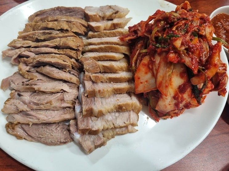  [서울 용산구] 충무칼국수 : 서울역 노포 맛집 (보쌈, 칼국수)