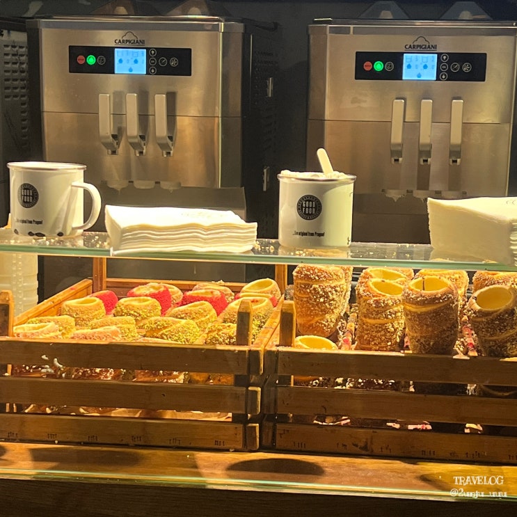  체코 프라하 대표 디저트 굴뚝빵 뜨르들로 추천 카페와 젤라또 맛집