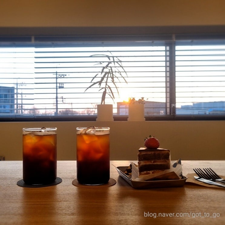  송정리 도산동커피 디저트 인테리어 가구맛집 " 프로머스 카페"