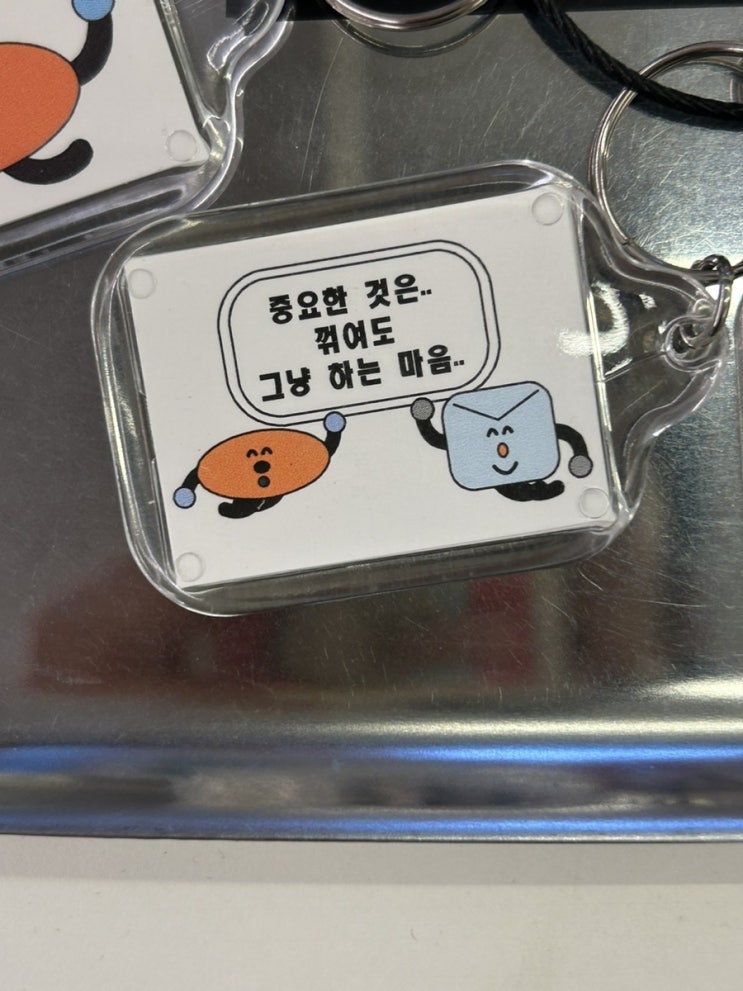  오브젝트 성수 : 데이트코스에 넣어도 좋을 다채로운 소품샵 | 핸드인글러브 팝업