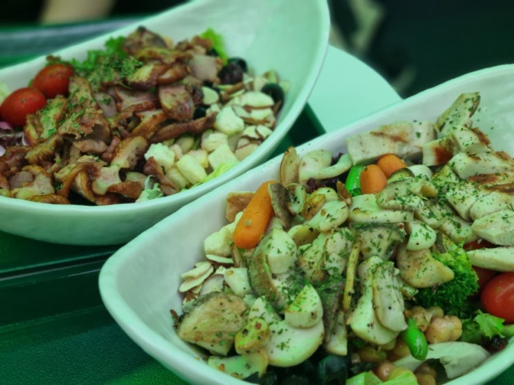 동작구 샐러드 포케 맛집 뱃살도둑 신대방삼거리점 | 훈제오리 샐러드, 구운 버섯 샐러드