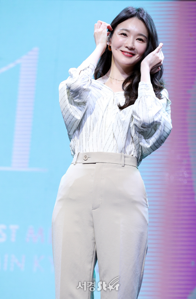  강민경 나이 다비치 프로필 키 학력 고향 혈액형 종교 데뷔 가족 소속사 쇼핑몰 곱창밴드 브랜드 강아지 종 아비에무아 뜻 가격 인스타 반려견