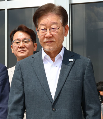 <b>이재명</b>, 2차 <b>조사</b> 4시간... 없어, 두 차례 <b>소환</b> 납득이 안가"