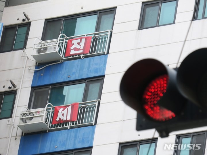 전세보증 요건 강화 석달… 빌라 절반이 보험 못들어