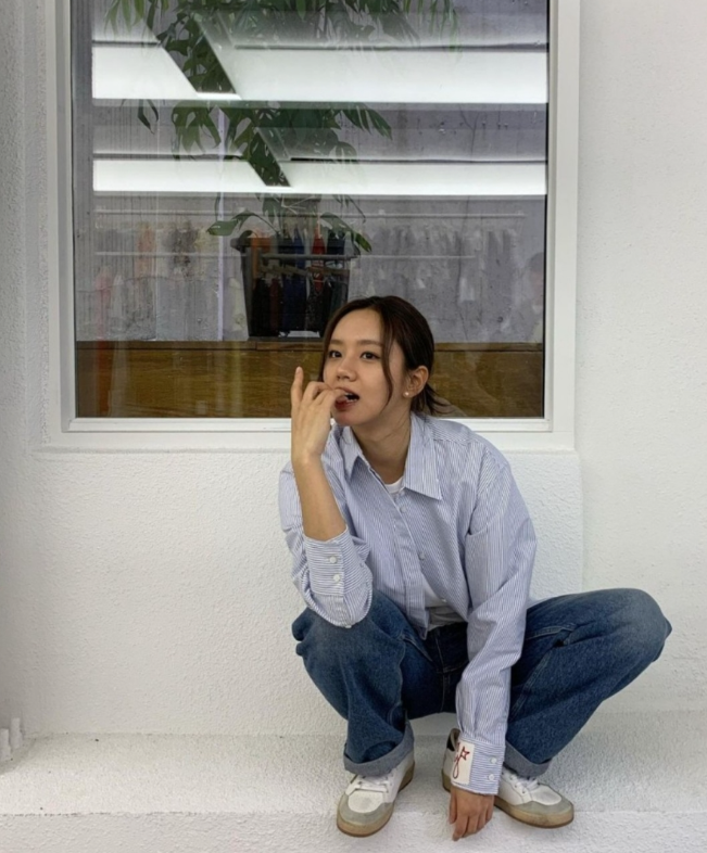  캐주얼한 데이트룩으로 인기 만점인 단가라라 불리는 오버핏 스트라이프 셔츠 코디w. 혜리