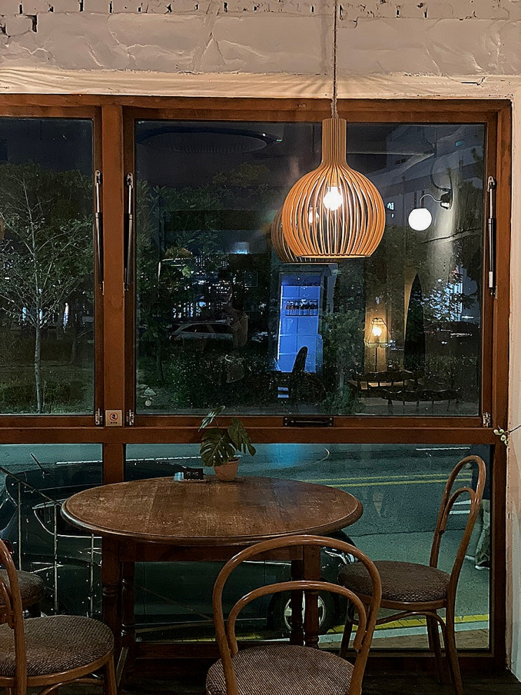 밤에 감성 있는 창원 카페 : 그라시아스마드레 바다