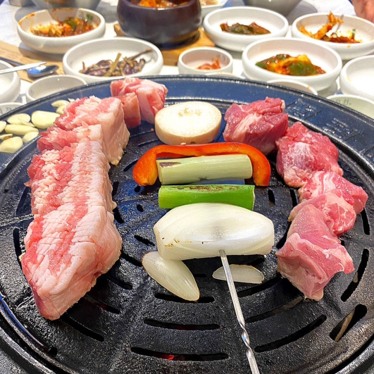  꽃삼겹살이 맛있는 이대역 고기집 신촌 리정원