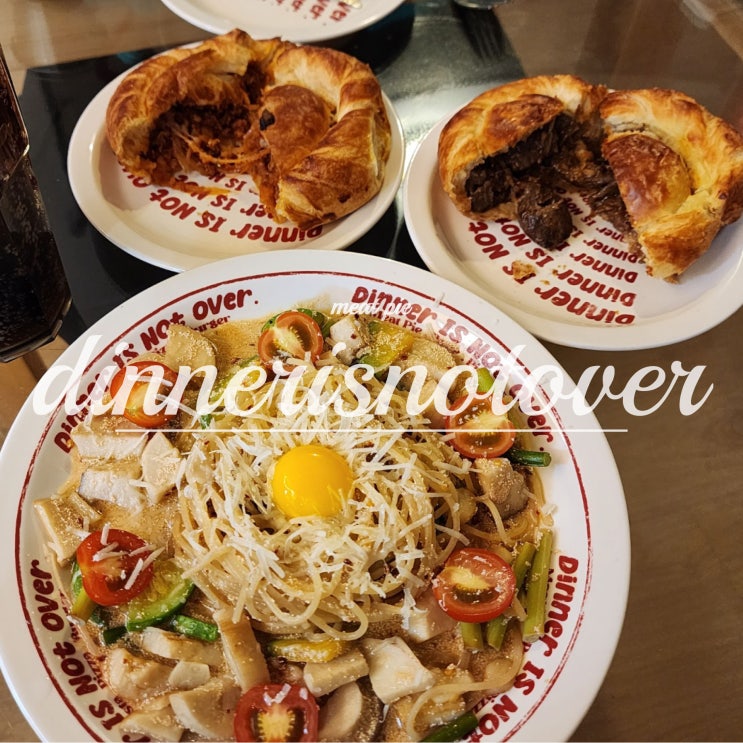  호주 전통음식 미트파이 맛집 행궁동 디너이즈낫오버 오리지널 칠리라구 명란파스타 메뉴 훑어보기