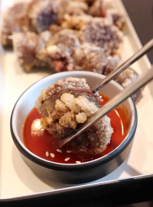  이것저것 다 시켜도 감당 가능한 부산식 떡볶이 광교 홍미단