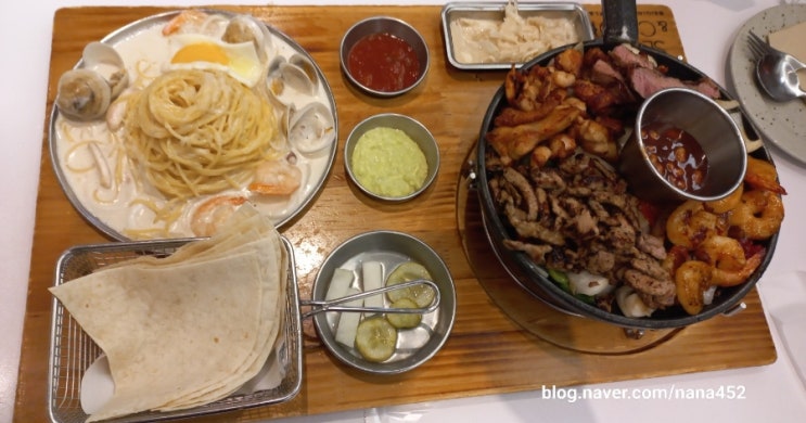  타임스퀘어 4층 식당 영등포 맛집 서가앤쿡 타임스퀘어점 목살 파히타 한상 추천