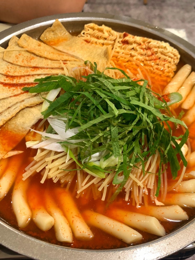  [혜화] 봉쥬떡볶이 : 혜화역 즉석떡볶이 맛집 / 라면사리 무한리필 / 버터갈릭감자튀김 맛집
