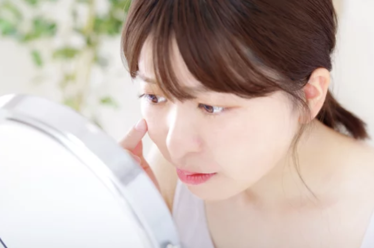  피부 속 여드름과 그 깊은 미스터리: 염증, 피지, 관리