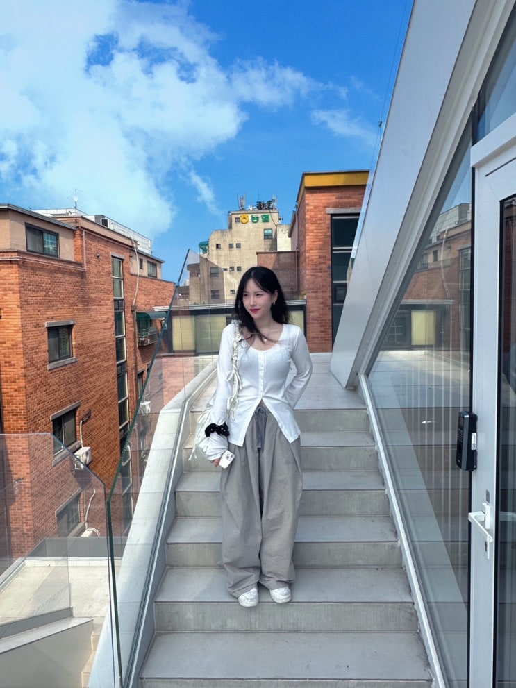  대림역 카페 :  로스톤 _ 기암괴석 인테리어와 드립 커피_ 상실된 것을 찾으러