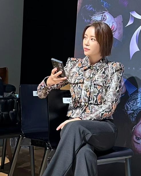 황정음 100만원대 베로니카 비어드 파이썬 비건 레더 자켓 정보! SBS 7인의 탈출 황정음 100만원대 베로니카 비어드 파이썬 비건 레더 자켓 정보! SBS 7인의 탈출
