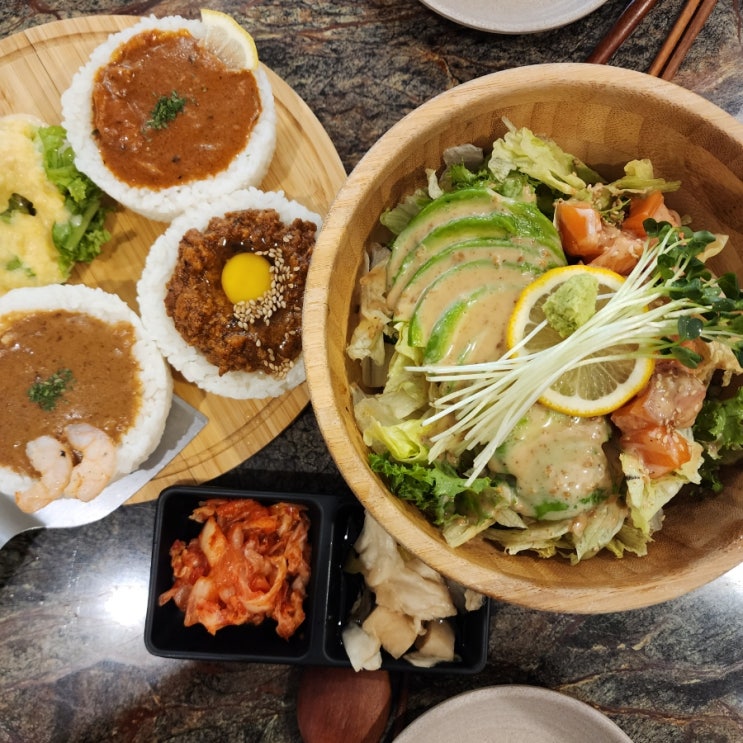  상무지구맛집 소코아 상무점 카레&아보카도연어냉우동 존맛탱 후기