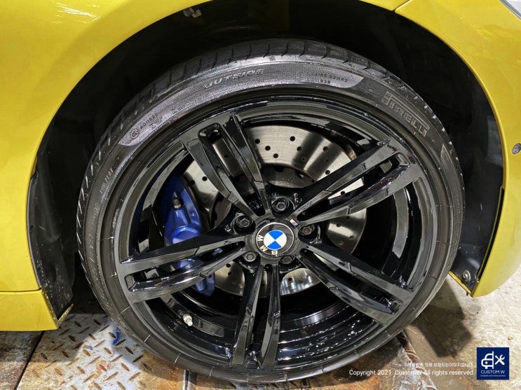 BMW F83 M4 컨버터블 437M 박리 후 블랙유광 휠도색