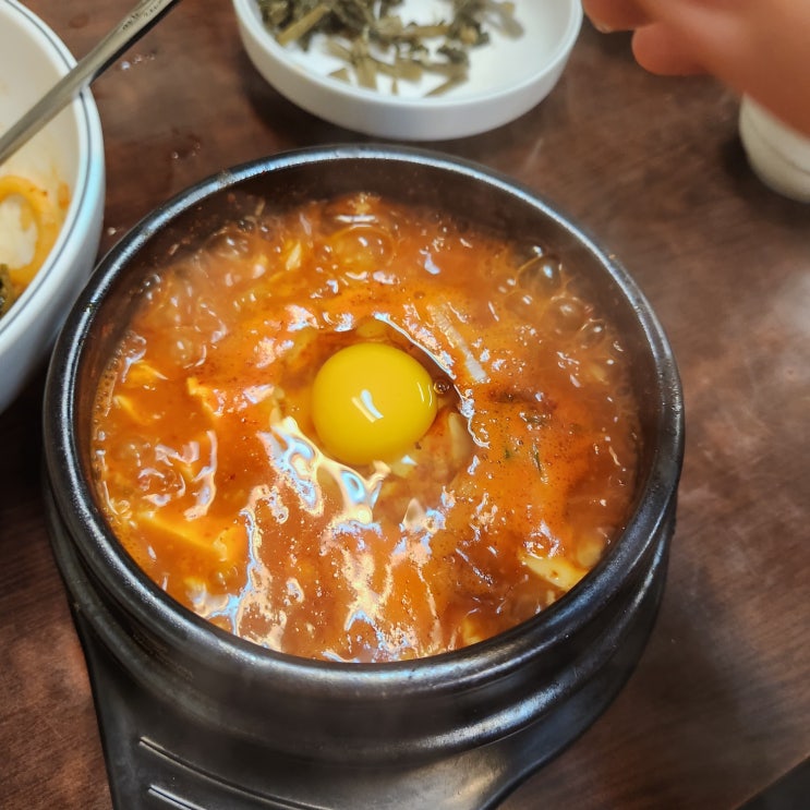  교대역 순두부찌개 _ 밥한그릇 다 먺게 되는 '비손'
