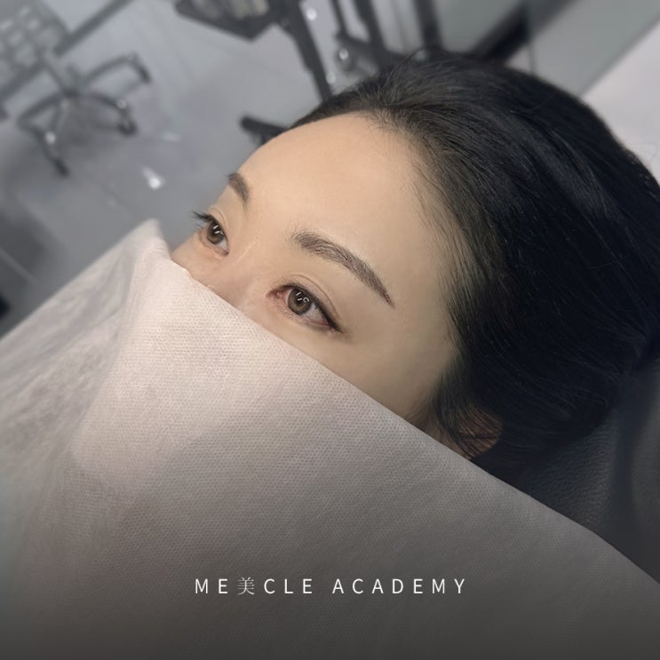  반영구화장수강 머신 쉐도우 눈썹의 특징에 대해