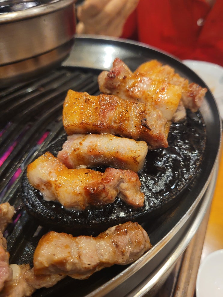  속초 고기집 '고반식당' 두툼한 삼겹살 직접 구워주는 맛집