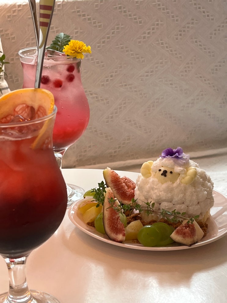  연남동데이트 코스로 좋을 연남동카페 카페클로이인패리스 Cafe Chloe in Paris 분위기좋은 유럽 파리 감성 홍대역 연남카페 홍대카페
