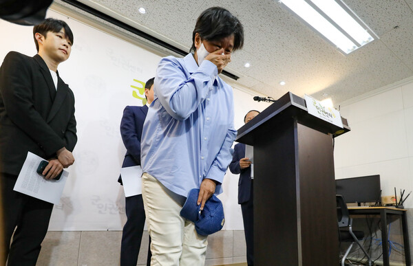 ‘해병대 수색’ 생존병사 어머니, <b>임성근 사단장</b> <b>공수처</b>에 고발