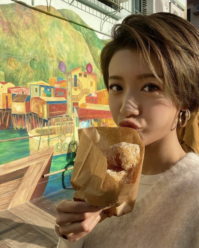 홍콩 배우 차이쓰베이, 아이스크림 먹었을 뿐인데...'선정적'이다 논란