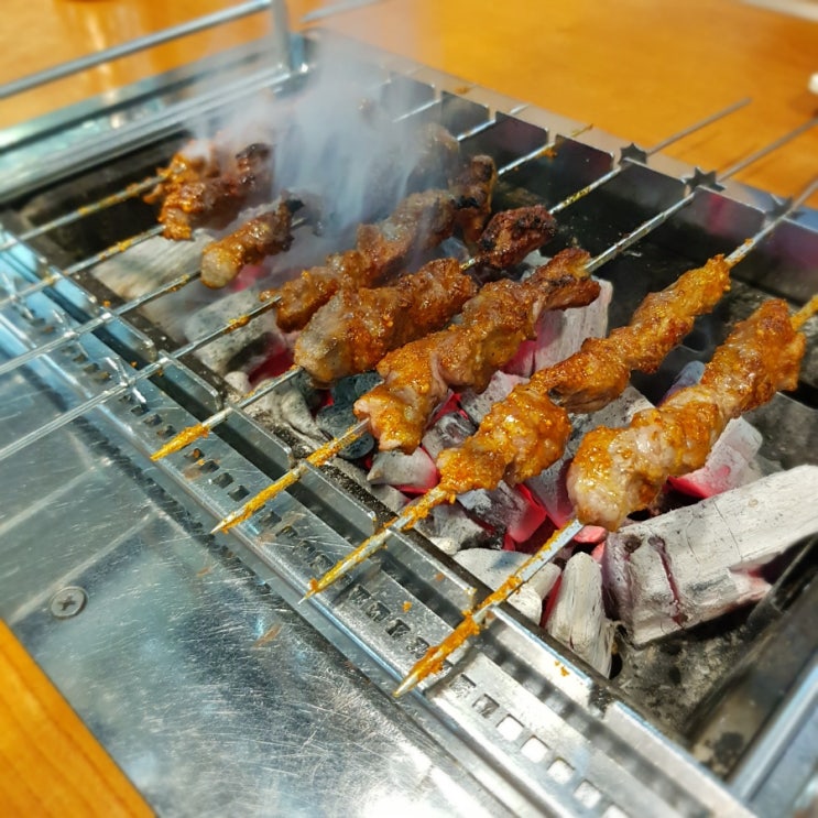  잡내없이 빙빙 돌아가는 양꼬치 맛집 사가정역 맛집 경미양꼬치에서 양꼬치엔칭따오와 꿔바로우먹기  용마산역 맛집