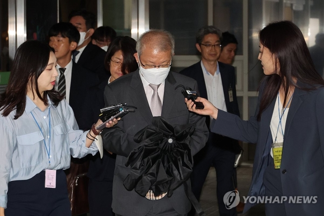 '<b>사법농단</b>' <b>양승태</b> 징역 7년·박병대 징역 5년·고영한 4년 구형