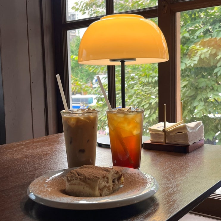  조용한 숙대입구 카페 겸 위스키바, Thursdaydrinkclub