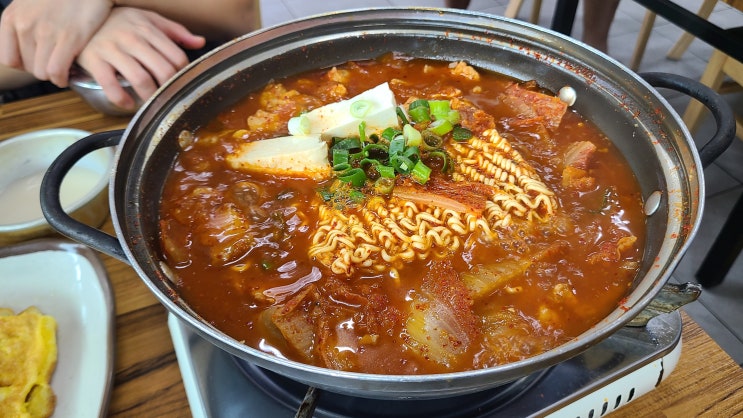 제주동문시장맛집 뽀글뽀글찌개 김치찌개전문점