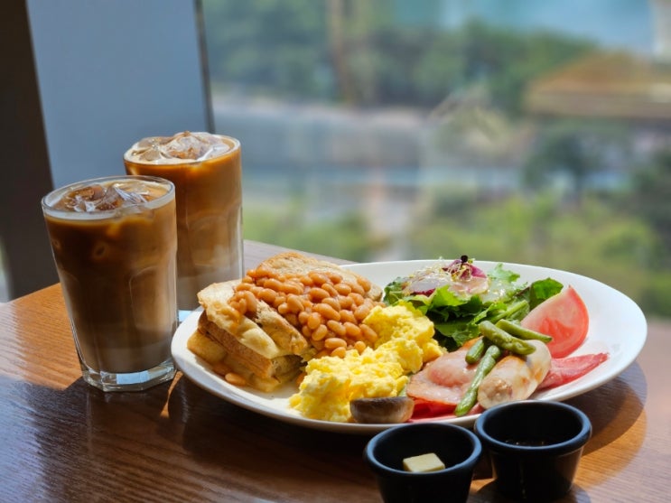  잠실 에비뉴엘 맛있는빵집 김영모과자점 몽블랑 미트파이 서울 3대 빵집 빵지순례 석촌호수 뷰맛집 브런치 내돈내산 후기