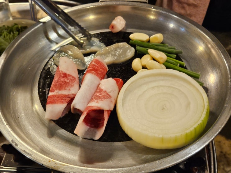 강남 한우 맛집 가볼만한곳 논현동 먹자골목 영동소금구이 차돌박이 키조개 관자 묵은지 삼합 내돈내산 후기