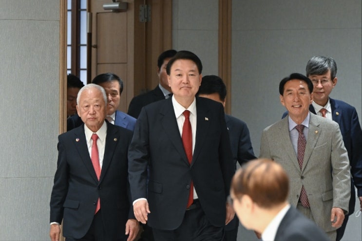 [국회<b>의원</b> 김석기] 윤석열... 민단간부 <b>간담회</b>에 <b>참석</b>했습니다
