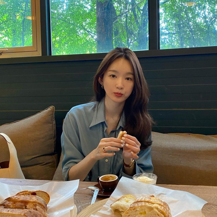  연예인 패션의 정석이라 불리는 강민경의 데일리 반지로 명품 쥬얼리 브랜드 불가리 링 추천